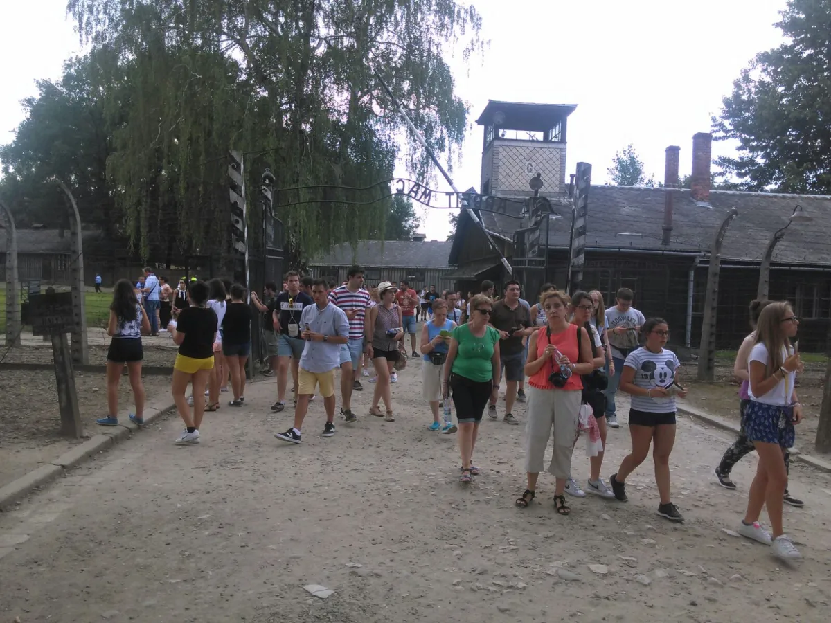 Grupo neocatecumenal en Auschwitz