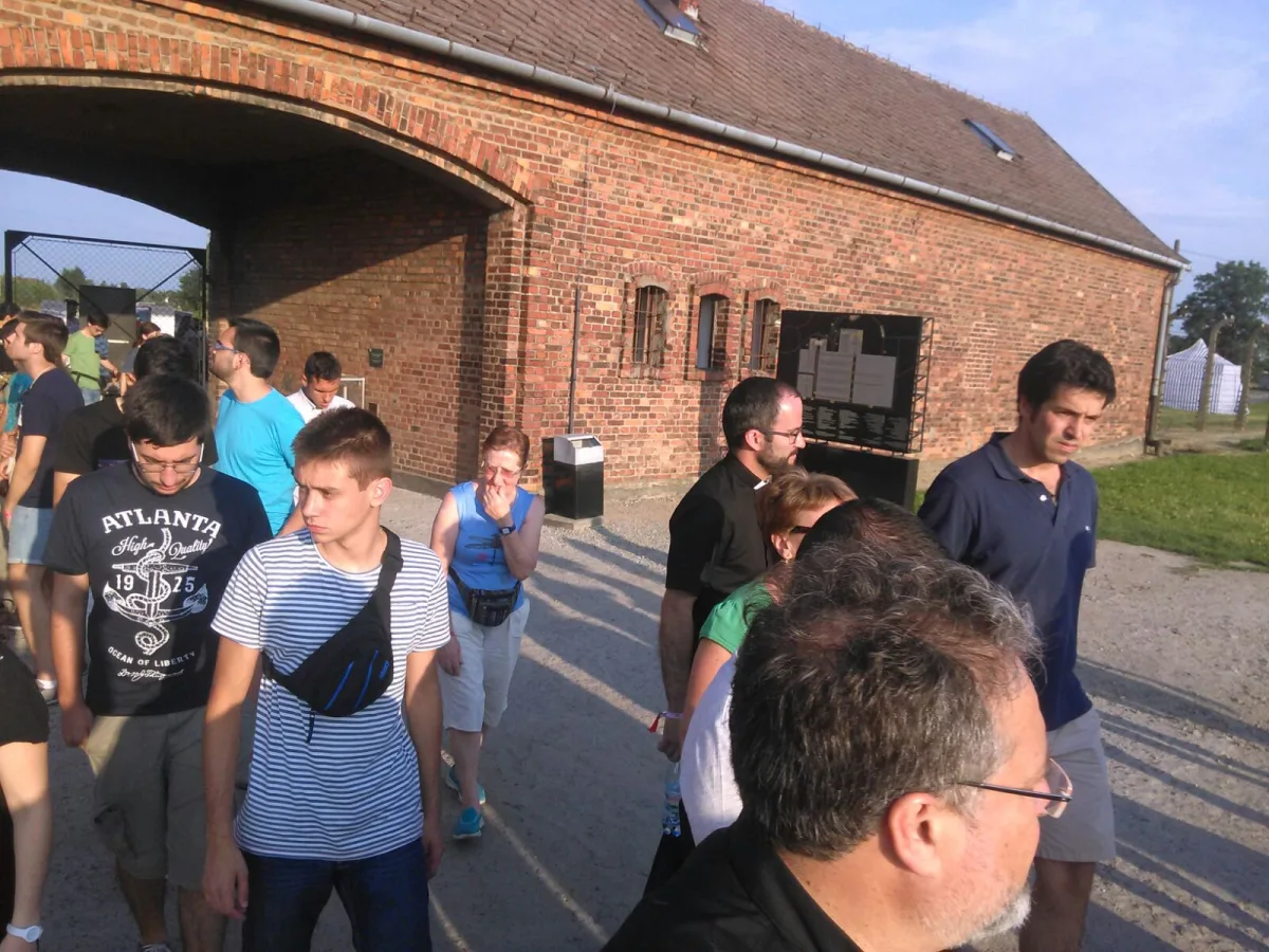 Grupo neocatecumenal en Auschwitz