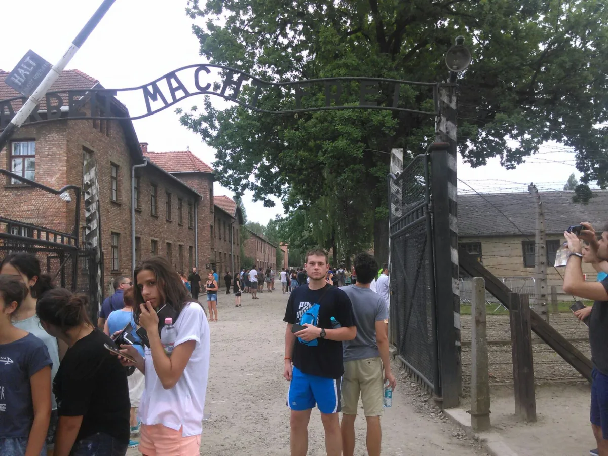 Grupo neocatecumenal en Auschwitz