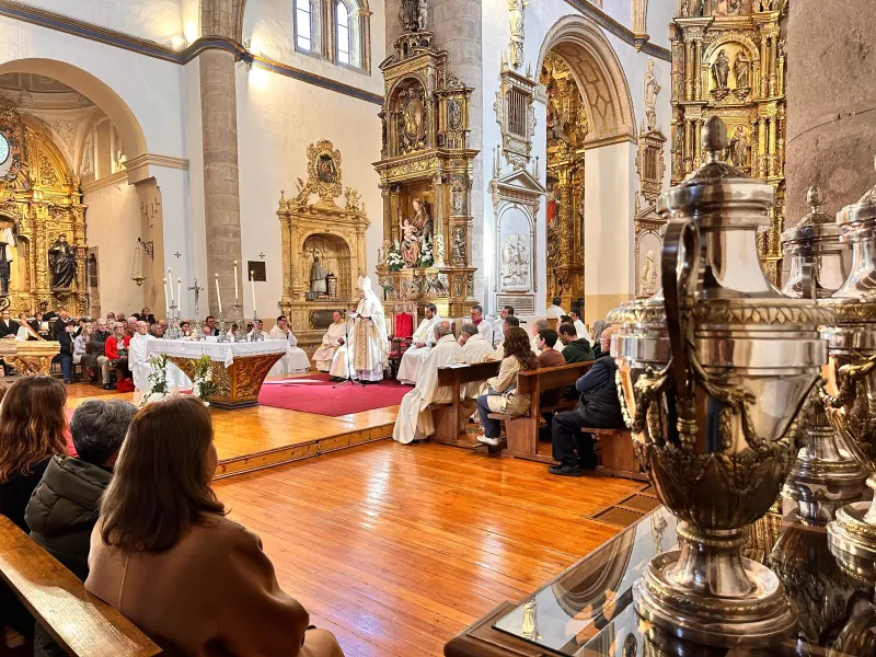 La iglesia de San Andrés reúne al presbiterio zamorano en torno a la Misa Crismal