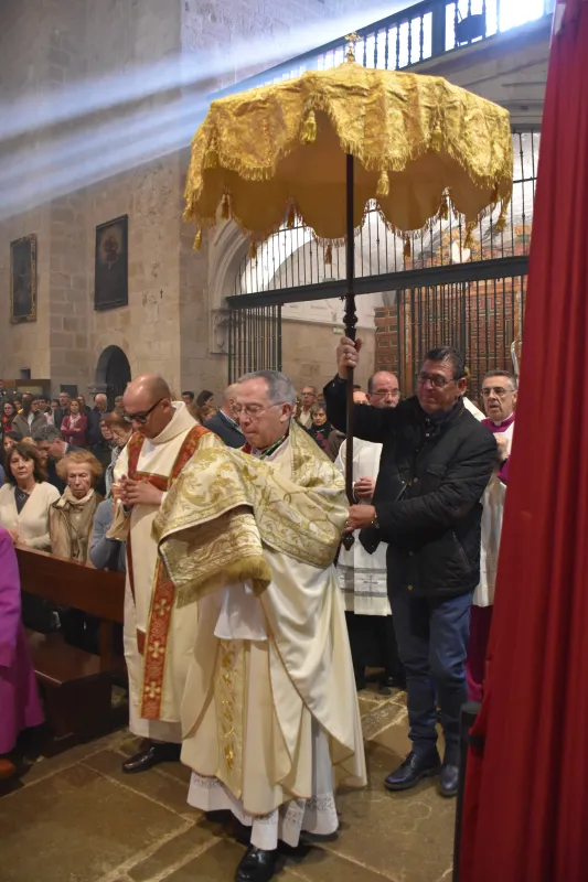 La Iglesia de Zamora culmina el Triduo Pascual con la alegría de la Resurrección