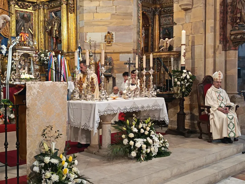 Benavente celebra la Veguilla con una llamada a ser bálsamo y esperanza