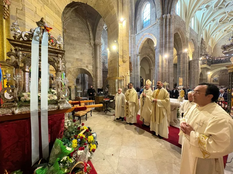 Benavente celebra la Veguilla con una llamada a ser bálsamo y esperanza