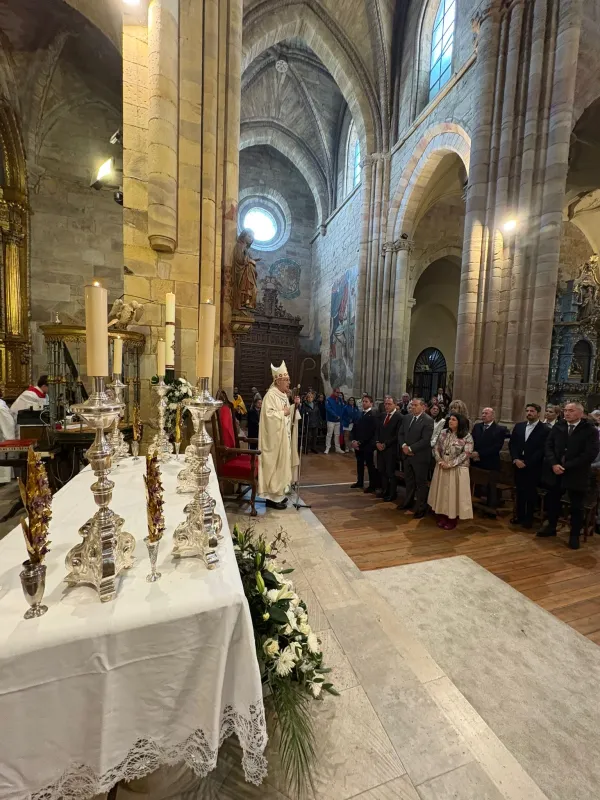 Benavente celebra la Veguilla con una llamada a ser bálsamo y esperanza