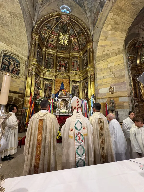 Benavente celebra la Veguilla con una llamada a ser bálsamo y esperanza