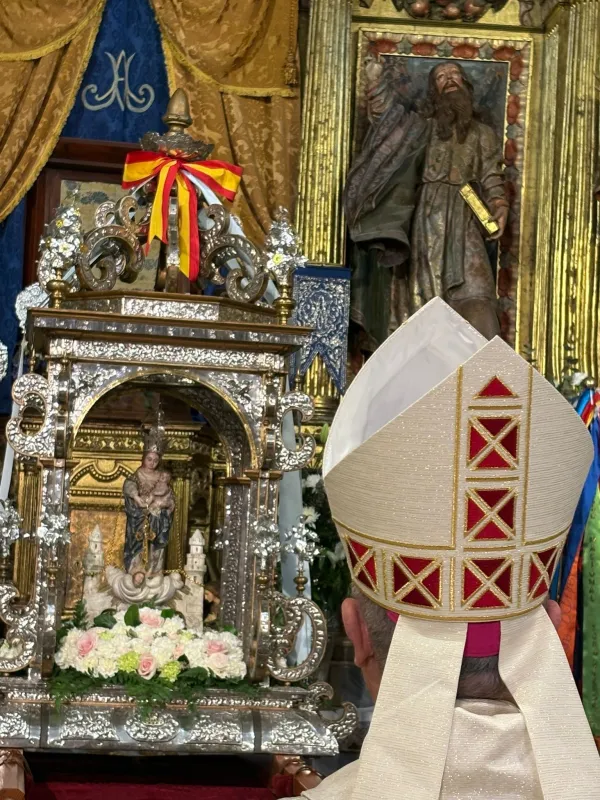Benavente celebra la Veguilla con una llamada a ser bálsamo y esperanza