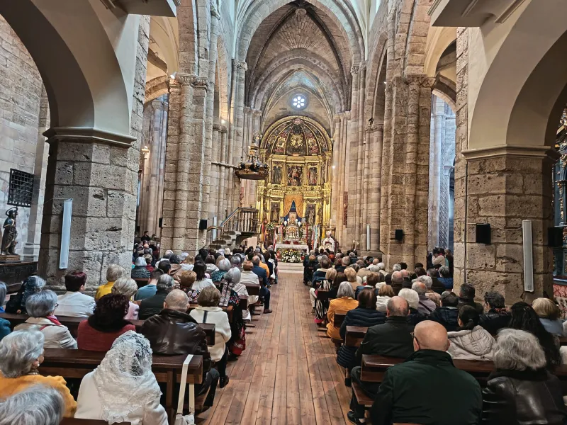 Benavente celebra la Veguilla con una llamada a ser bálsamo y esperanza