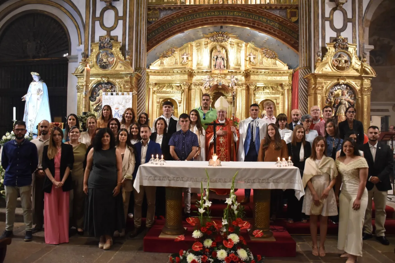 Treinta y tres adultos reciben el don del Espíritu en Pentecostés