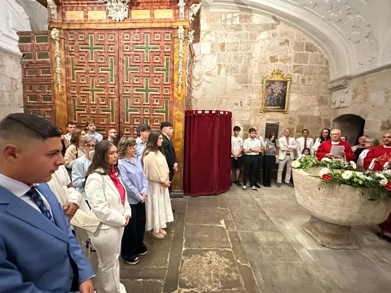 Treinta y tres adultos reciben el don del Espíritu en Pentecostés