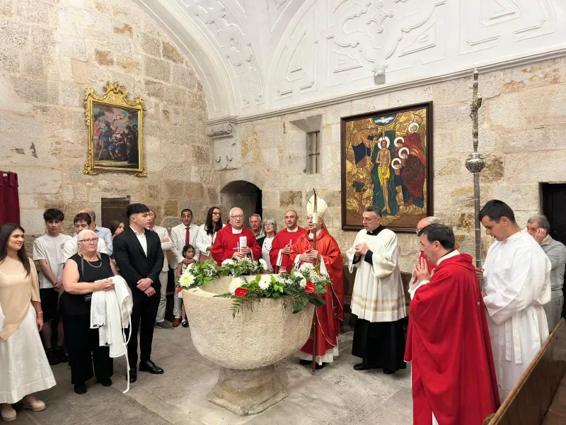 Treinta y tres adultos reciben el don del Espíritu en Pentecostés