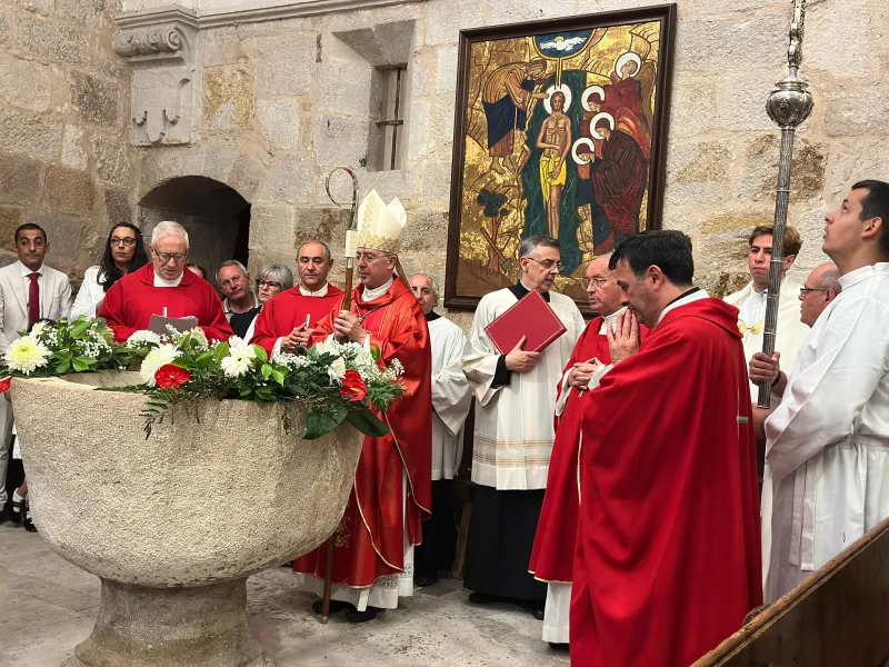 Treinta y tres adultos reciben el don del Espíritu en Pentecostés