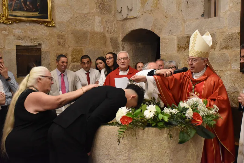 Treinta y tres adultos reciben el don del Espíritu en Pentecostés