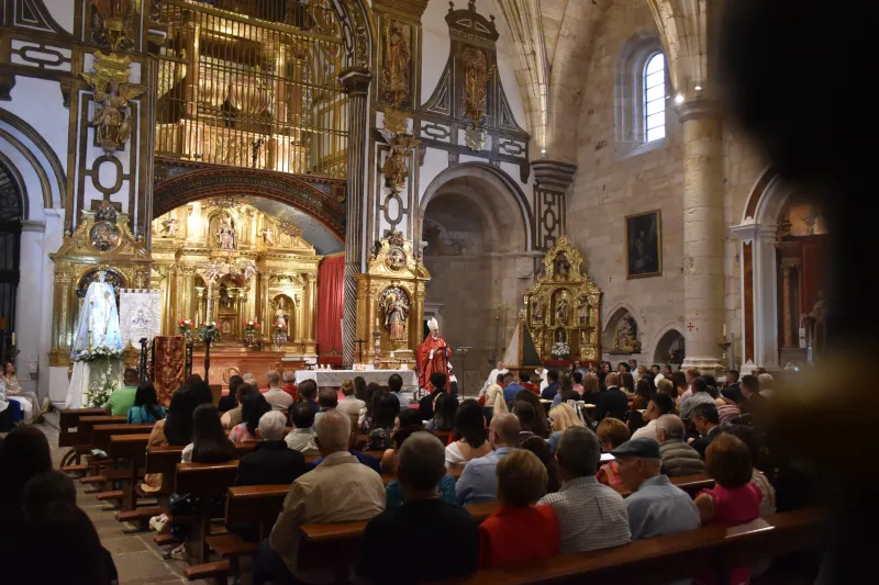 Treinta y tres adultos reciben el don del Espíritu en Pentecostés