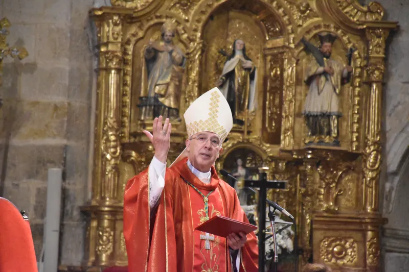 Treinta y tres adultos reciben el don del Espíritu en Pentecostés