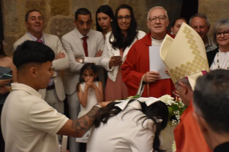 Treinta y tres adultos reciben el don del Espíritu en Pentecostés