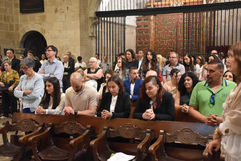 Treinta y tres adultos reciben el don del Espíritu en Pentecostés