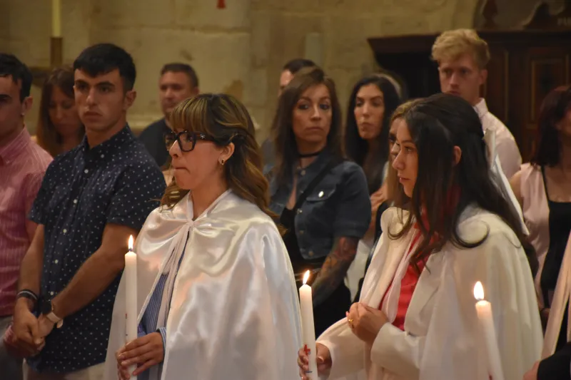 Treinta y tres adultos reciben el don del Espíritu en Pentecostés