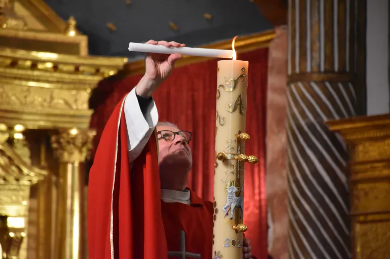 Treinta y tres adultos reciben el don del Espíritu en Pentecostés