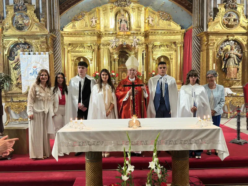 Treinta y tres adultos reciben el don del Espíritu en Pentecostés