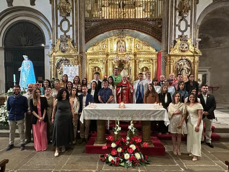 Treinta y tres adultos reciben el don del Espíritu en Pentecostés