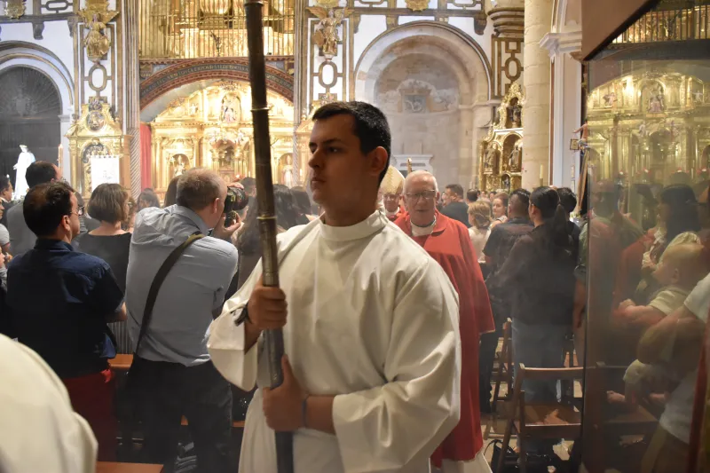 Treinta y tres adultos reciben el don del Espíritu en Pentecostés