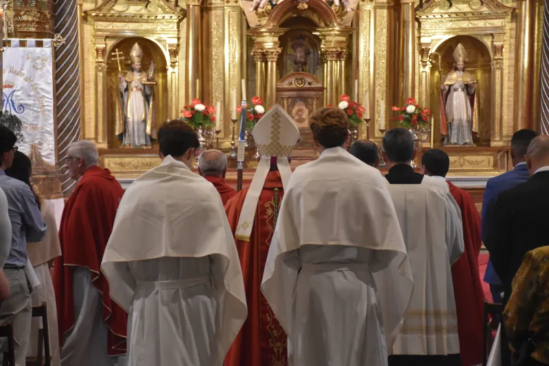 Treinta y tres adultos reciben el don del Espíritu en Pentecostés