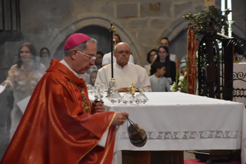 Treinta y tres adultos reciben el don del Espíritu en Pentecostés