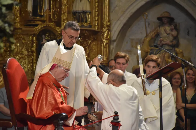 Treinta y tres adultos reciben el don del Espíritu en Pentecostés