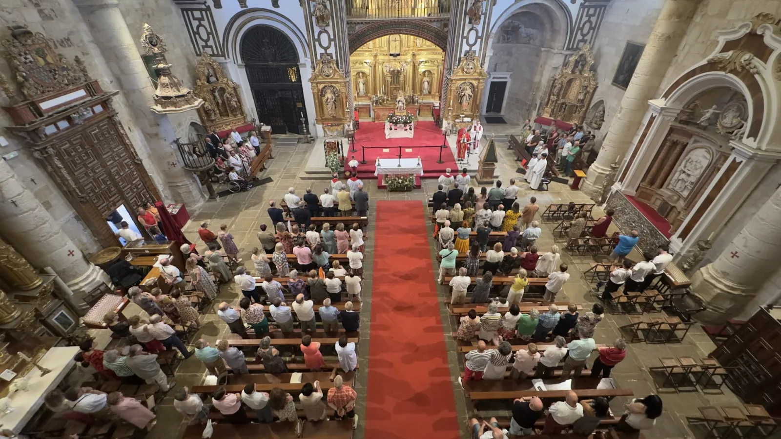 San Ildefonso celebra a San Pedro con una histórica procesión por el casco antiguo