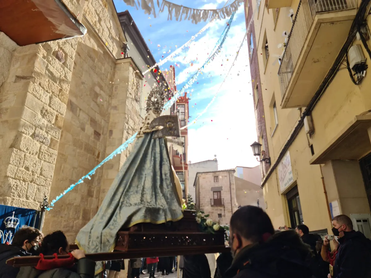 Cerca de 200 personas peregrinan a la Catedral con la Concha