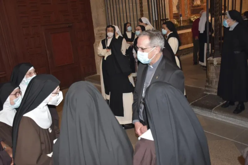 "La Iglesia necesita a la vida contemplativa"