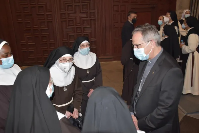 "La Iglesia necesita a la vida contemplativa"