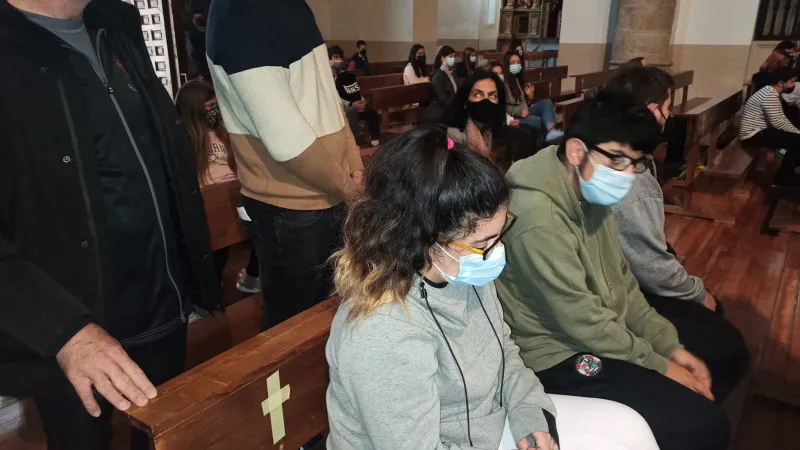 Los jóvenes, al Cristo de Morales