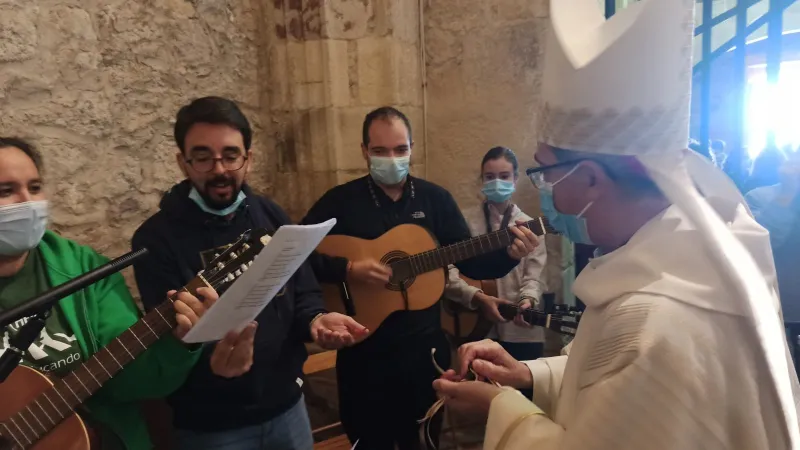 Los jóvenes, al Cristo de Morales