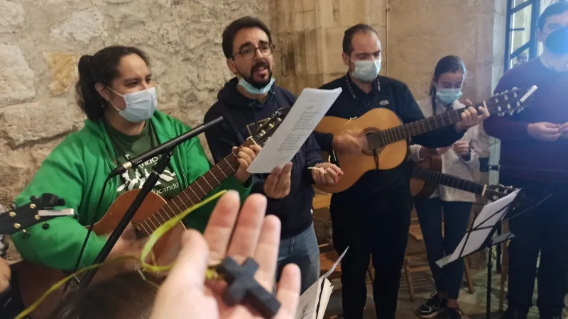 Los jóvenes, al Cristo de Morales