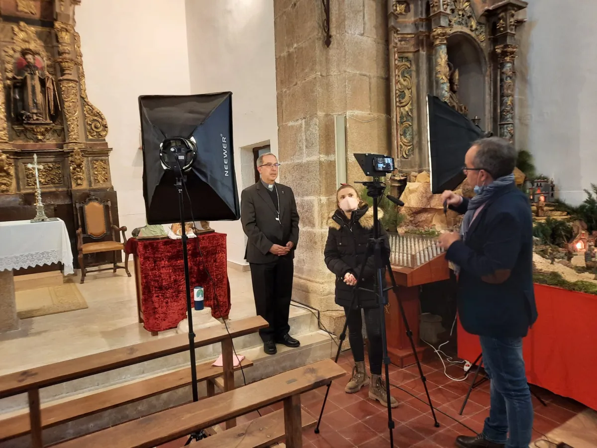 El obispo graba su felicitación de Navidad en Andavías