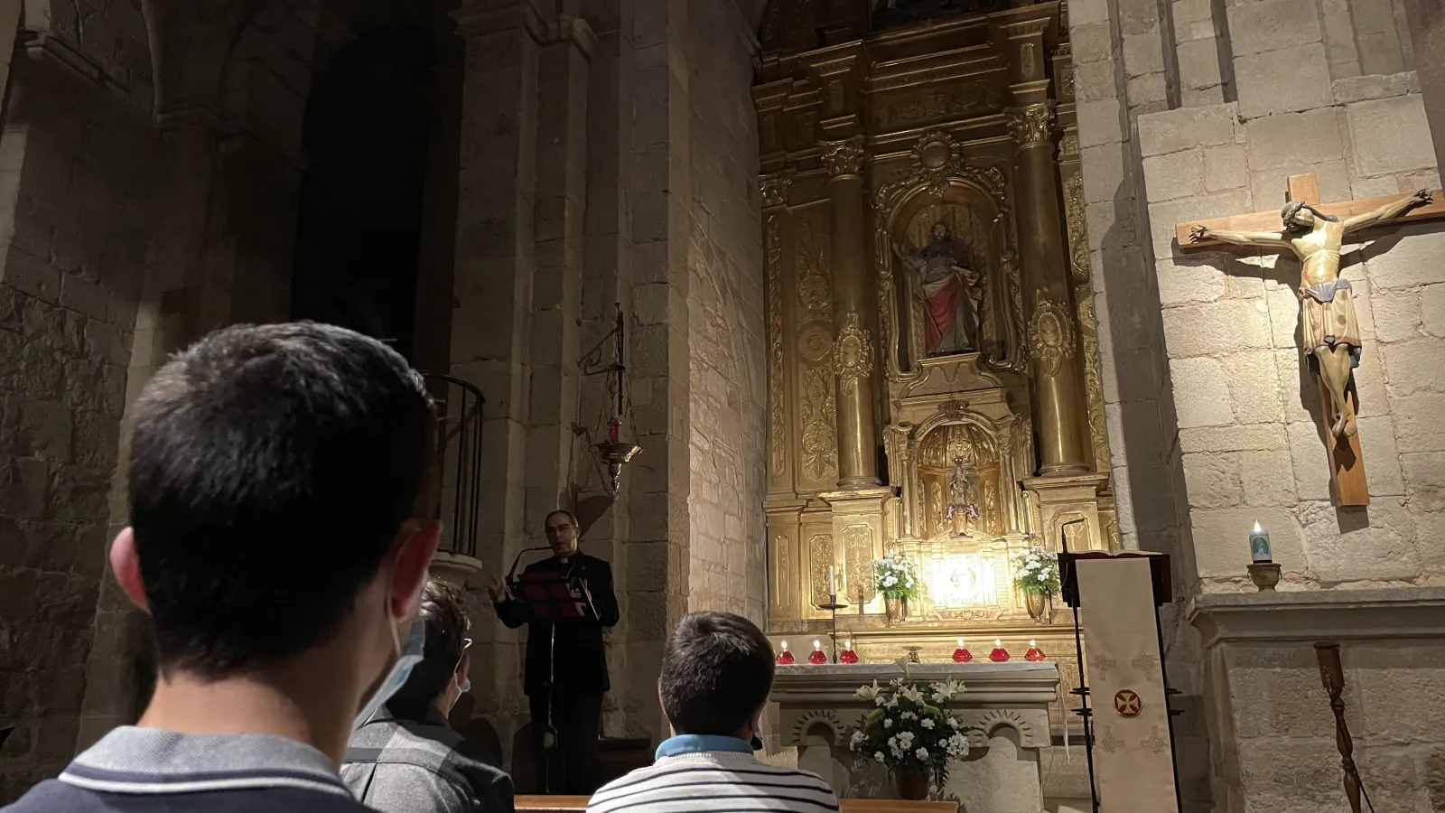 Enseñanza y adoración para jóvenes
