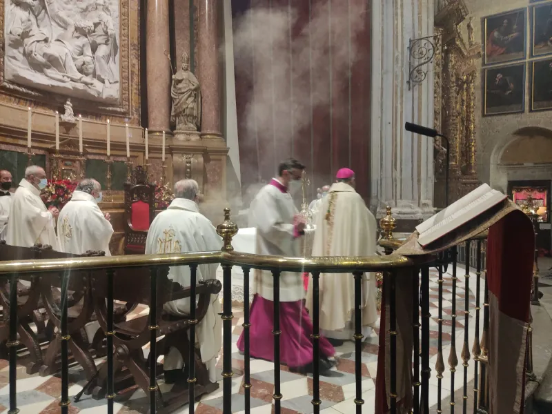 El obispo preside la celebración de la Navidad en la Catedral
