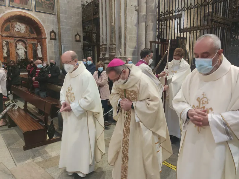 El obispo preside la celebración de la Navidad en la Catedral