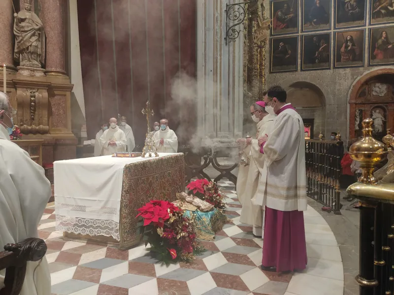El obispo preside la celebración de la Navidad en la Catedral