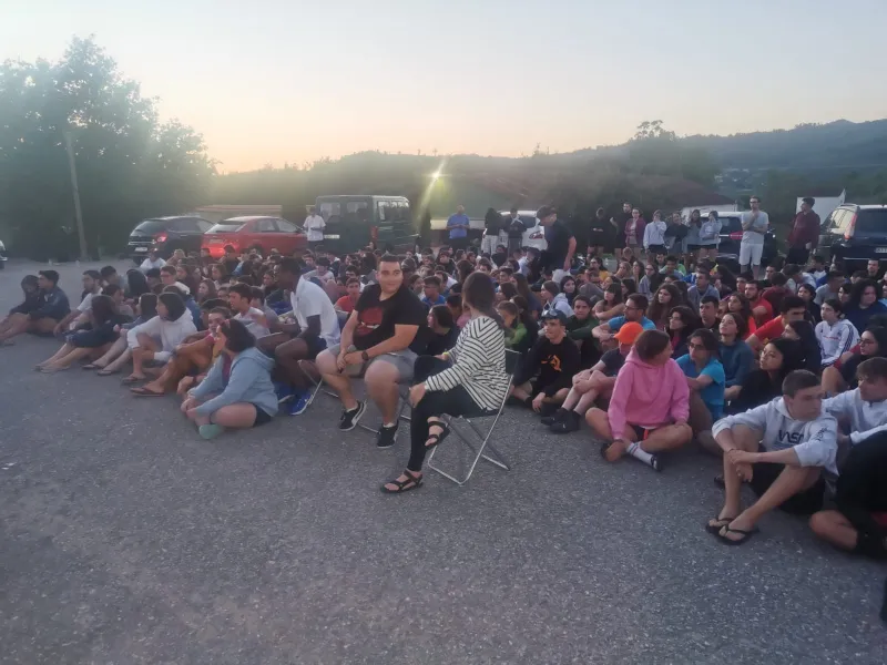 56 peregrinos de Zamora realizan el Camino de Santiago con otros 500 jóvenes de la región