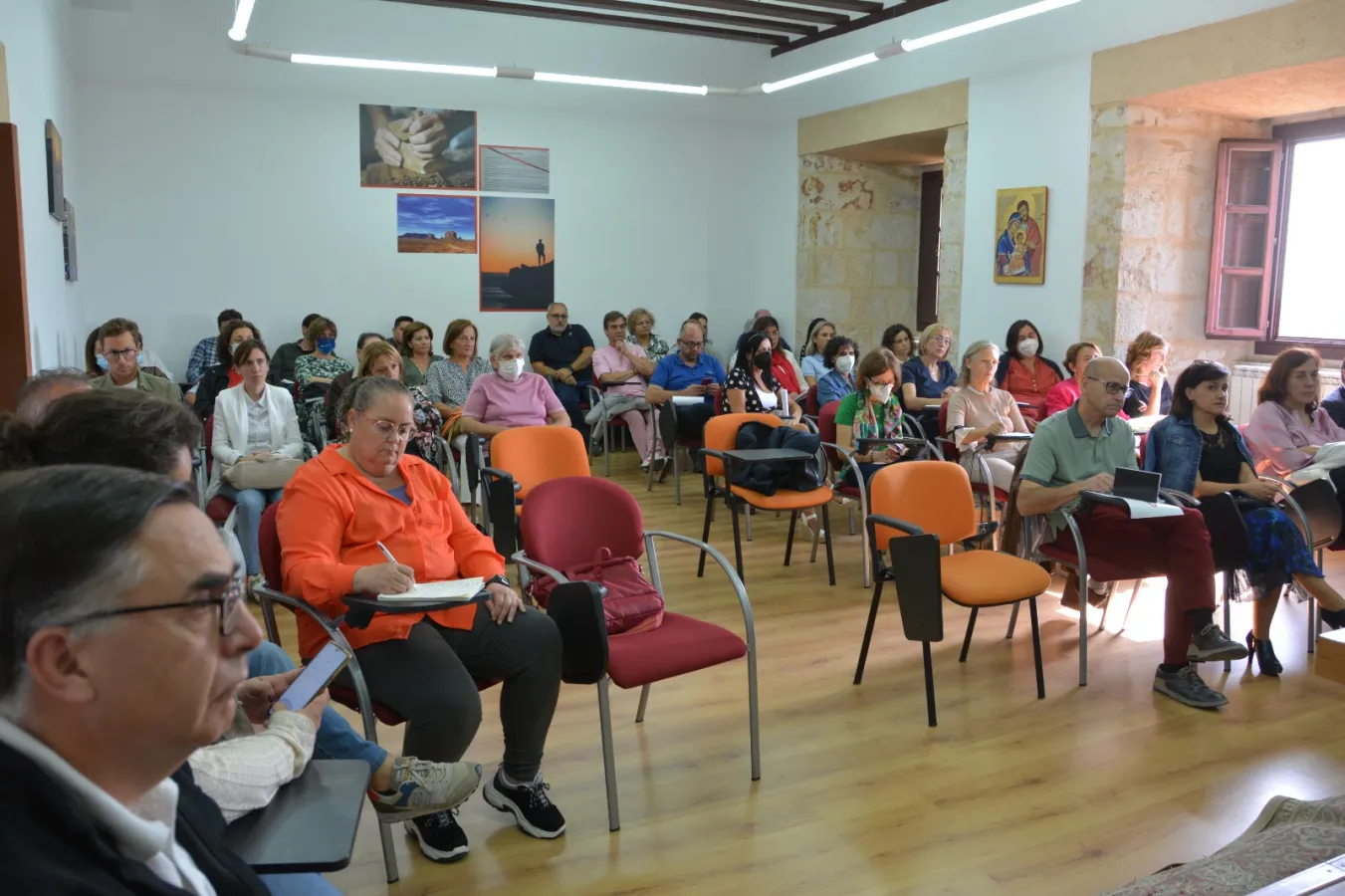 "Ve al colegio para ser signo presente de Cristo"