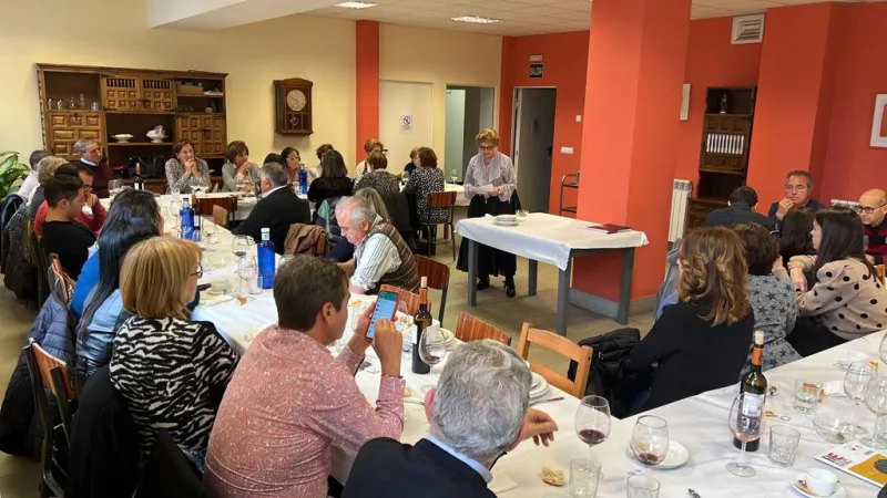 Profesores de religión de diferentes generaciones celebran un día de formación y convivencia