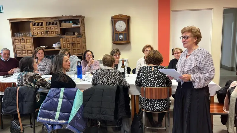 Profesores de religión de diferentes generaciones celebran un día de formación y convivencia