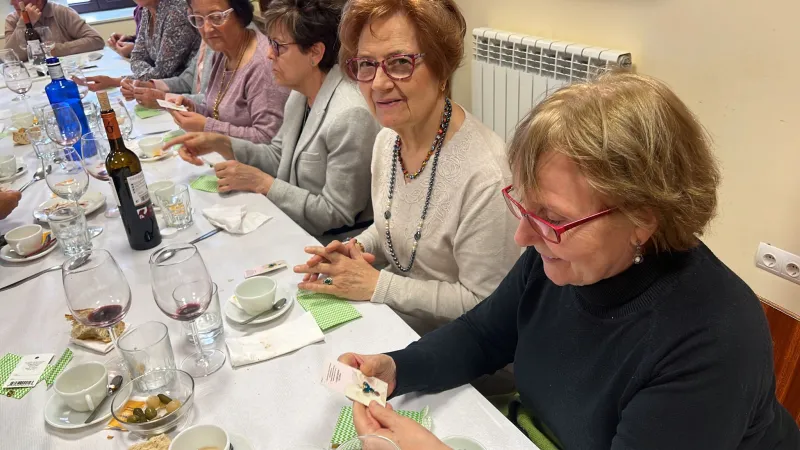 Profesores de religión de diferentes generaciones celebran un día de formación y convivencia