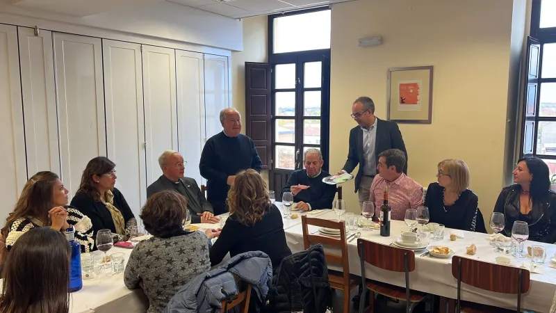 Profesores de religión de diferentes generaciones celebran un día de formación y convivencia