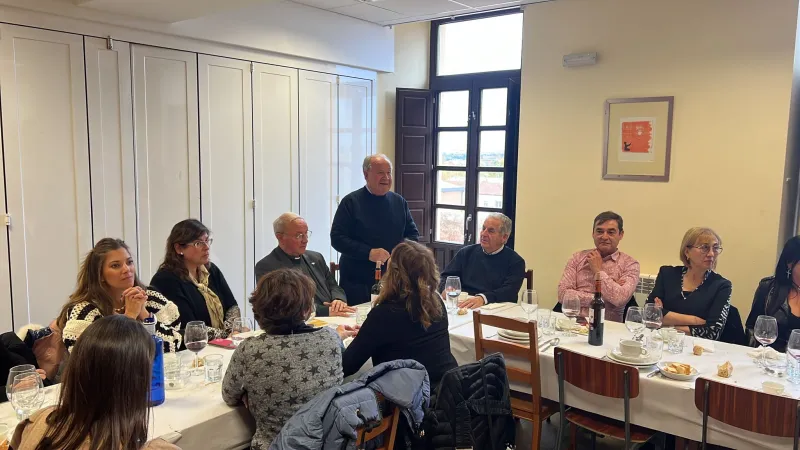 Profesores de religión de diferentes generaciones celebran un día de formación y convivencia