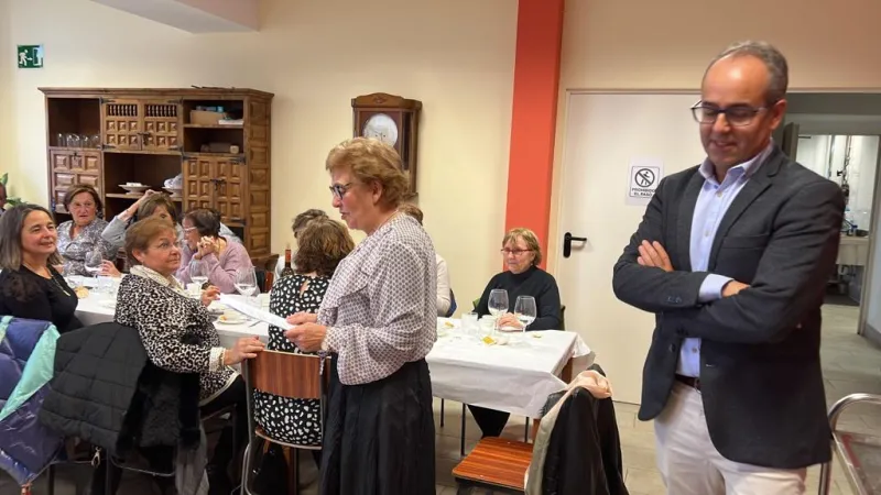 Profesores de religión de diferentes generaciones celebran un día de formación y convivencia