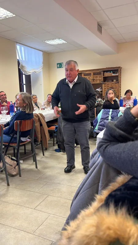 Profesores de religión de diferentes generaciones celebran un día de formación y convivencia