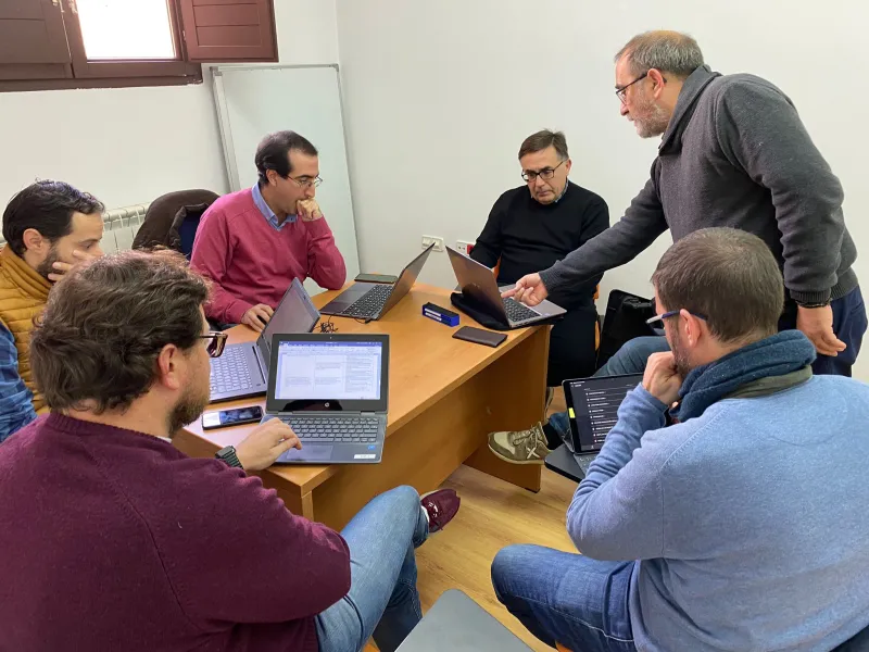 Profesores de religión de diferentes generaciones celebran un día de formación y convivencia